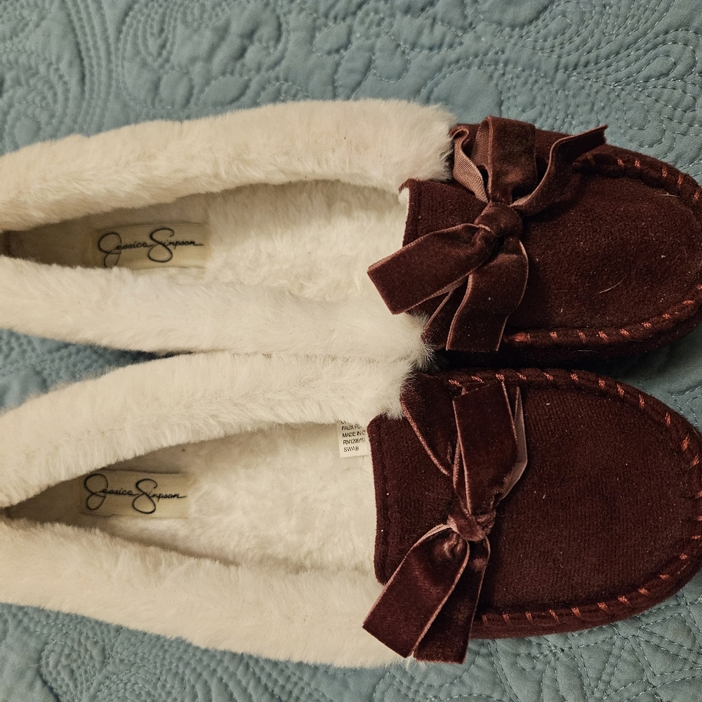 Women's Slippers, Burgundy color, by Jessica Simpson. Size 9-10